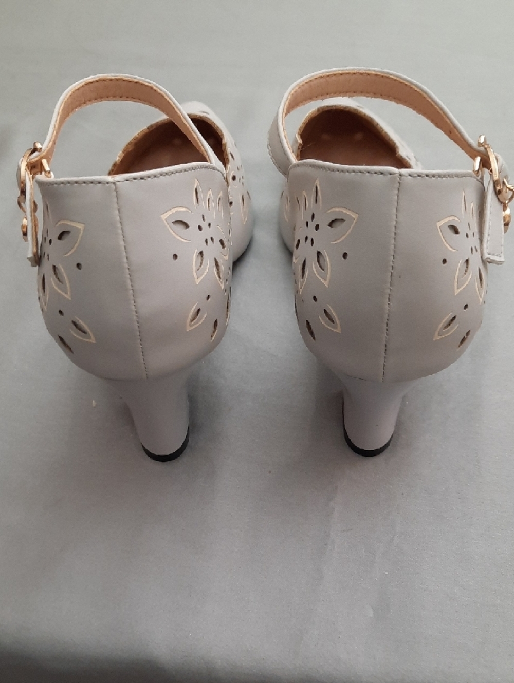 Women's White Cutout Ankle-Strap Mid Heel Shoes - Size 38 - New Without Tags - Picture 9 of 14